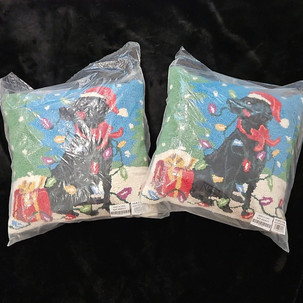 NWT Plow & Hearth Holiday Labrador Dog Wool Throw Pillows - Set Of 2 - Picture 9 of 11